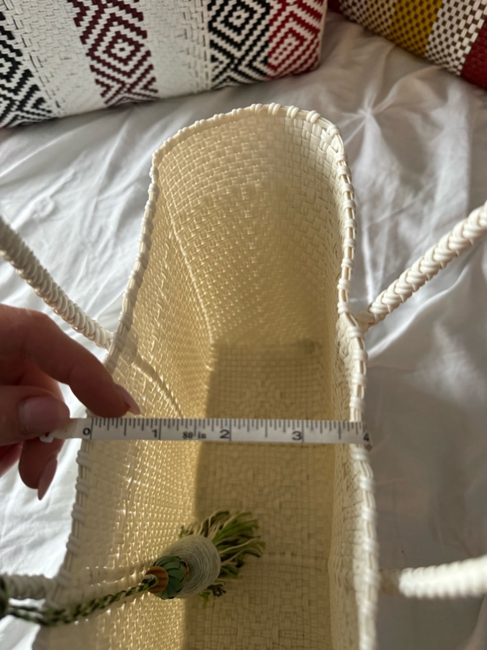 White Woven Tote Bag with Green Tassel - Picture 4 of 4